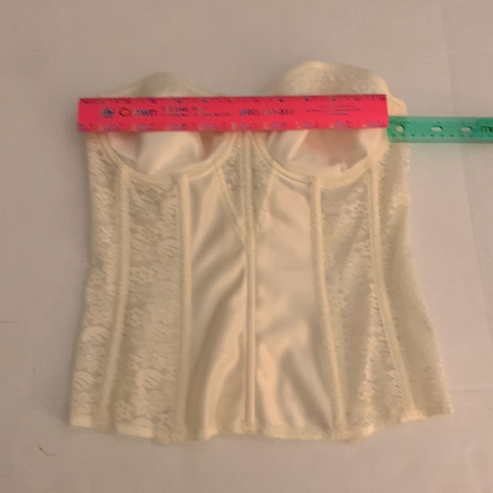 Dominique corset intimate apparel size 32D VG preowned.